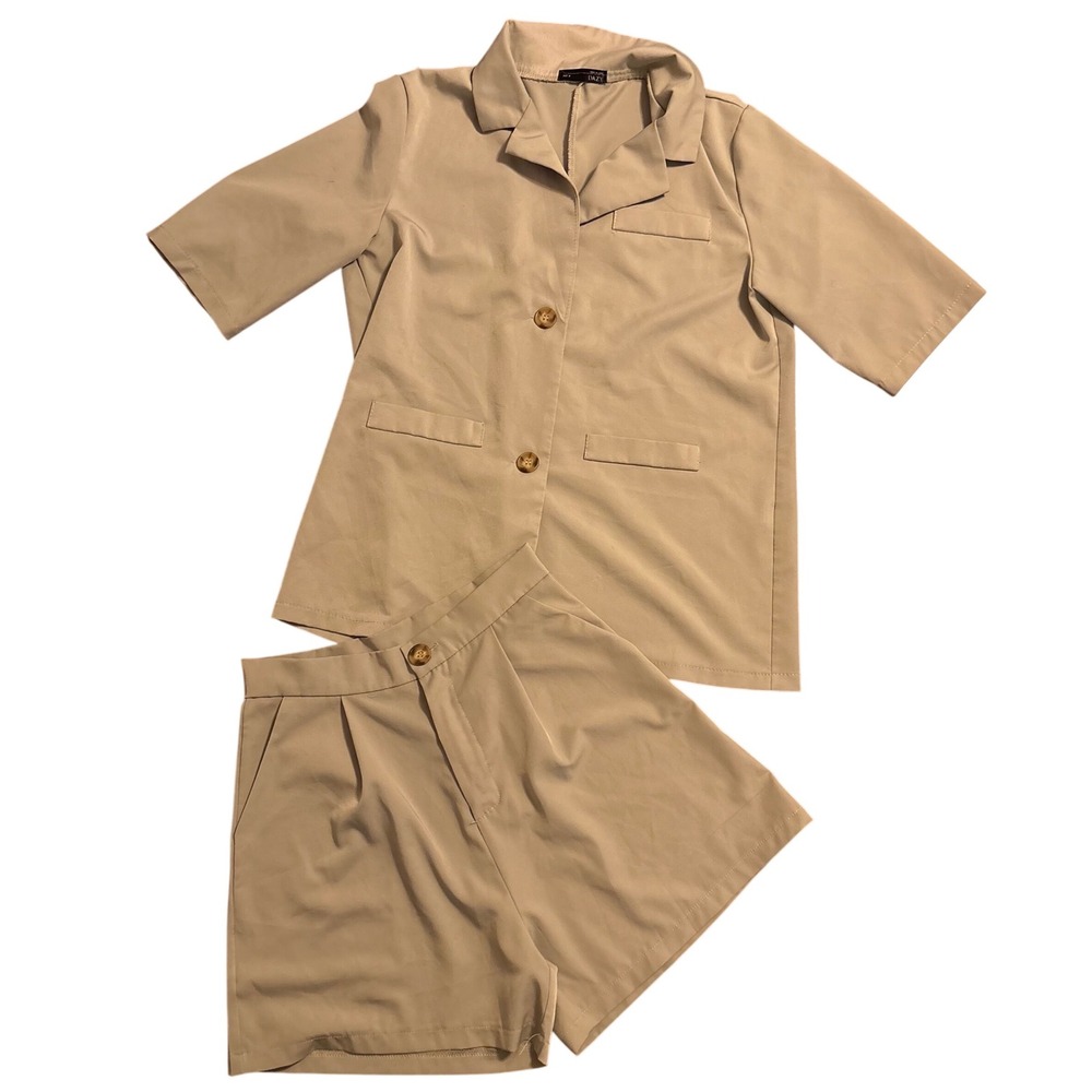 DAZY Beige Blazer Shorts Set Collared Short Sleeve Button Front Size M